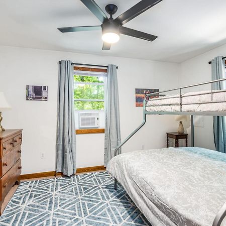 Secluded W Hot Tub, Fire Pit, Deck & Updated Wifi Great Cacapon Exterior foto