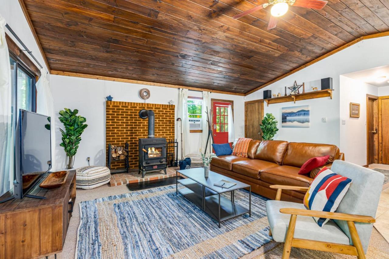 Secluded W Hot Tub, Fire Pit, Deck & Updated Wifi Great Cacapon Exterior foto